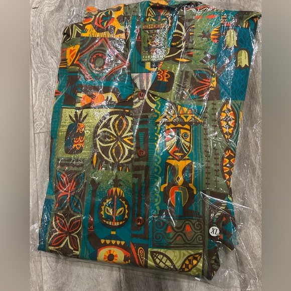 Men’s XL Tiki Shirt - Picture 7 of 7